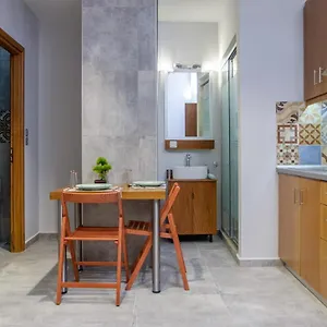 κάντε κράτηση εδώ