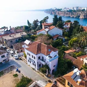 Hadrianus Pansion Otel