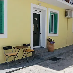 κάντε κράτηση εδώ
